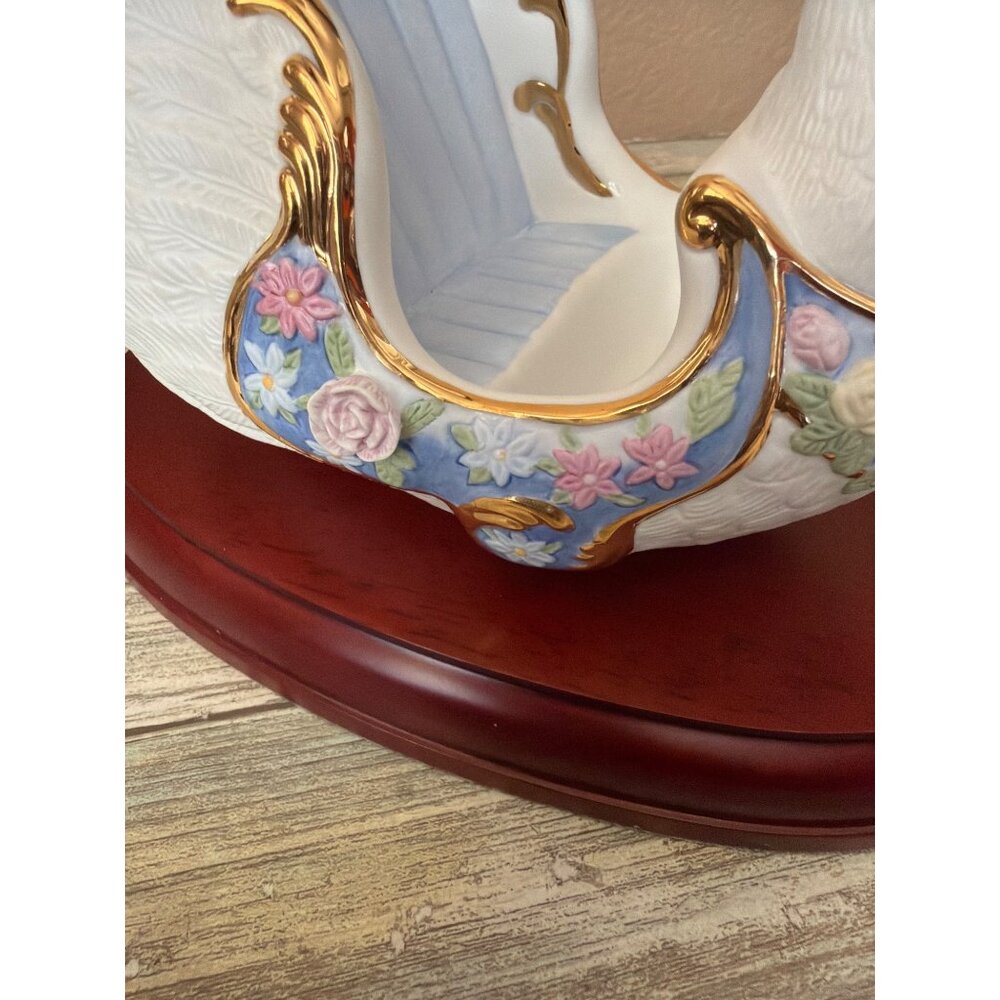 Lenox Carousel Swan Chariot with Wood Base 2009 Ltd Ed 120th Anniversary NIB - Picture 16 of 16